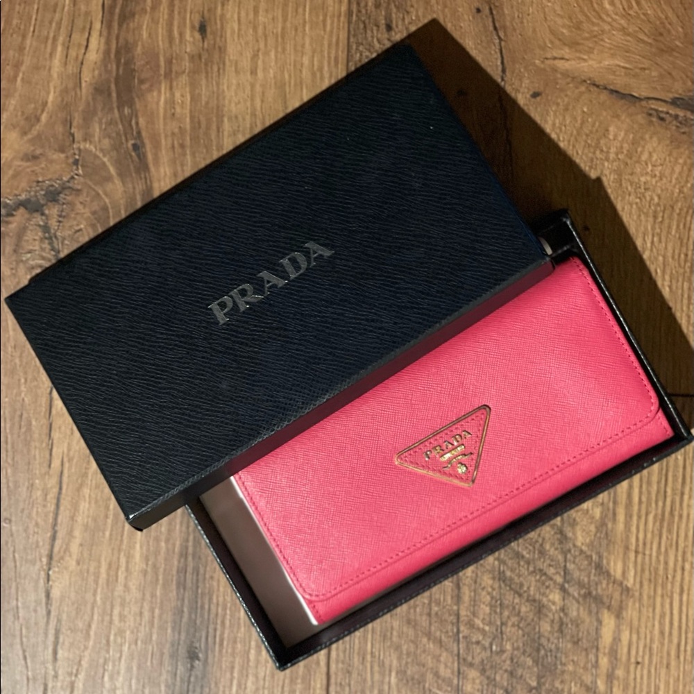 Prada Portafoglio Rosa large genuine leather wallet